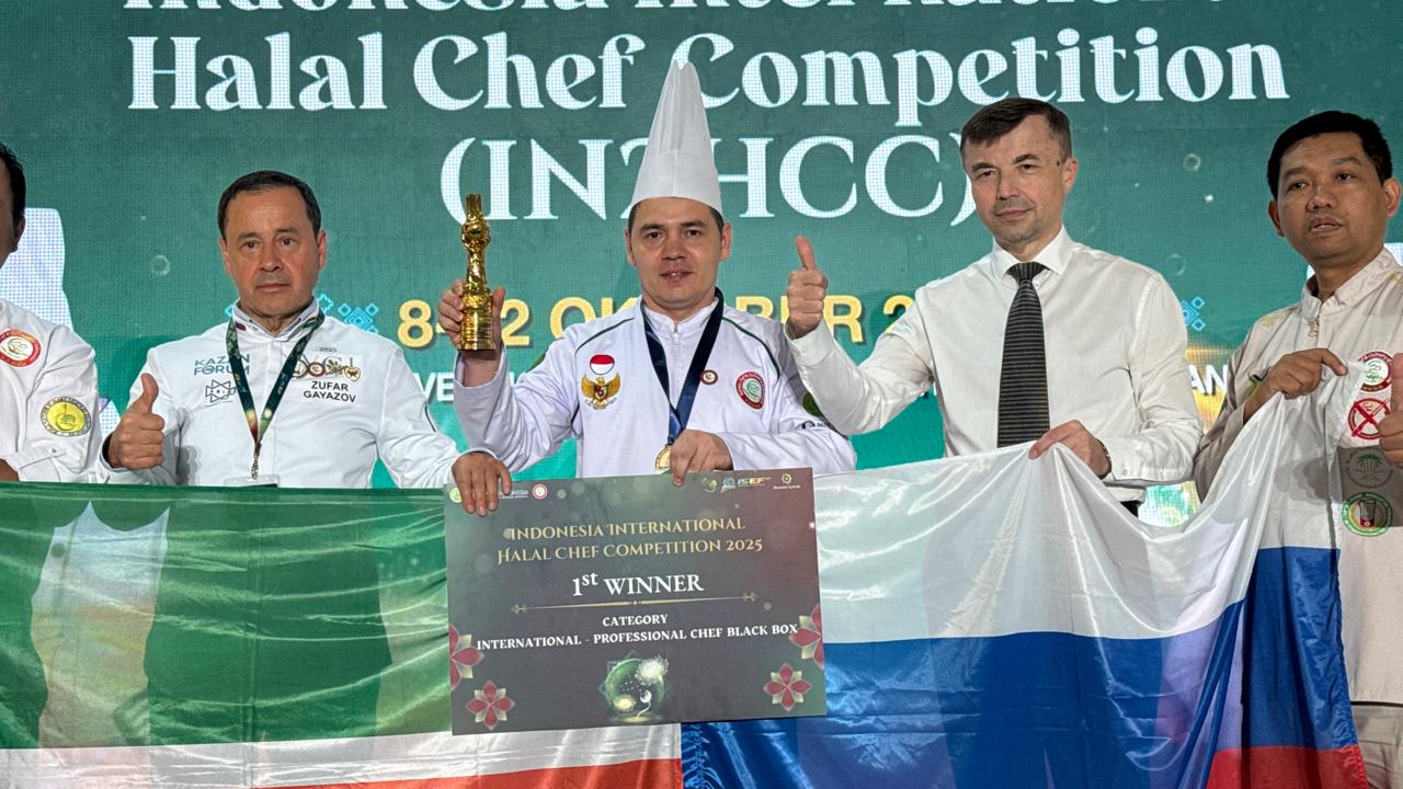 Шеф-повар из Татарстана Рамиль Мухаметзянов занял 1-е место на международном чемпионате шеф-поваров IIHCC в Индонезии Шеф-повар из Татарстана Рамиль Мухаметзянов занял 1-е место на международном чемпионате шеф-поваров IIHCC в Индонезии